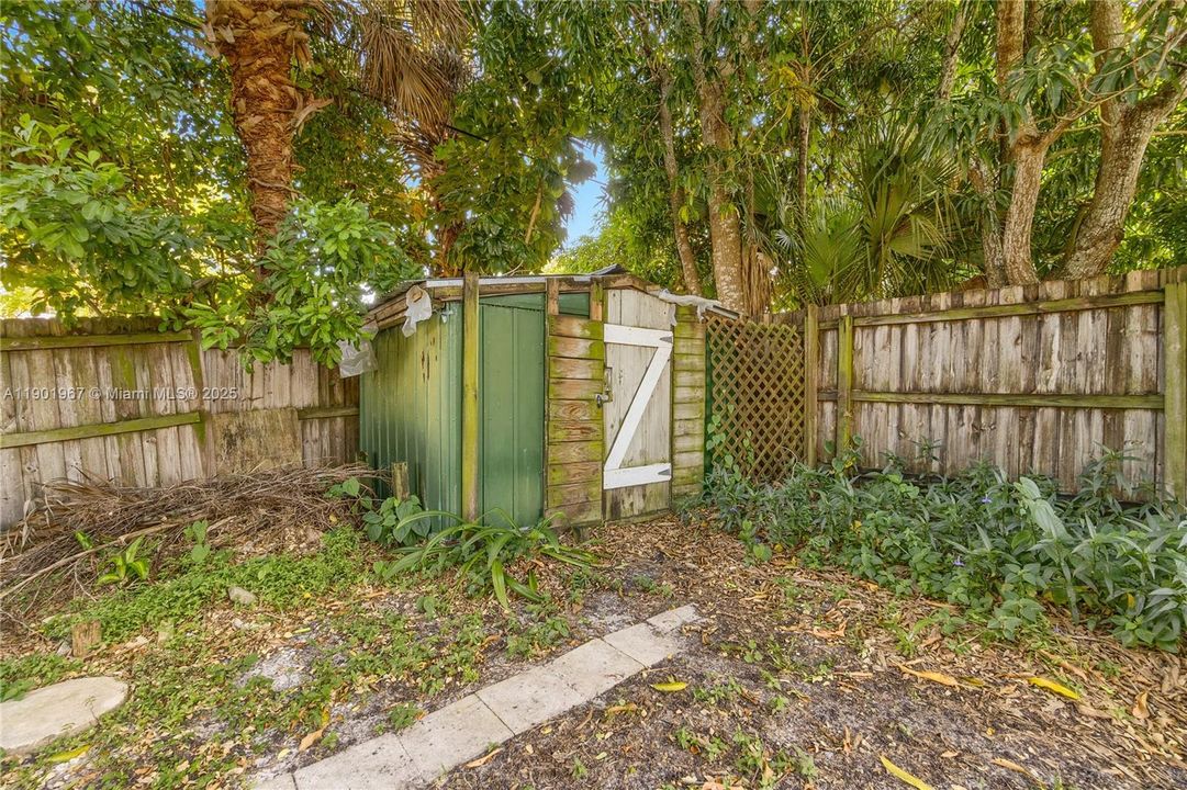 Recently Sold: $325,000 (2 beds, 2 baths, 1216 Square Feet)