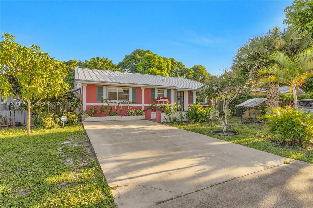 Recently Sold: $325,000 (2 beds, 2 baths, 1216 Square Feet)