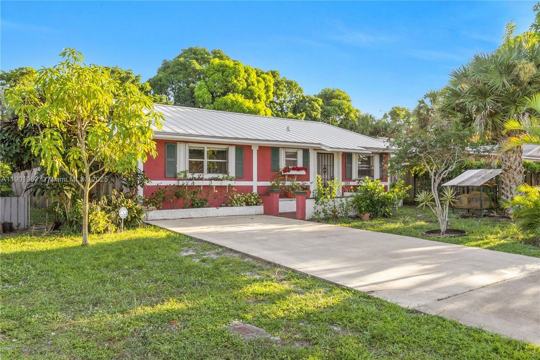 Recently Sold: $325,000 (2 beds, 2 baths, 1216 Square Feet)