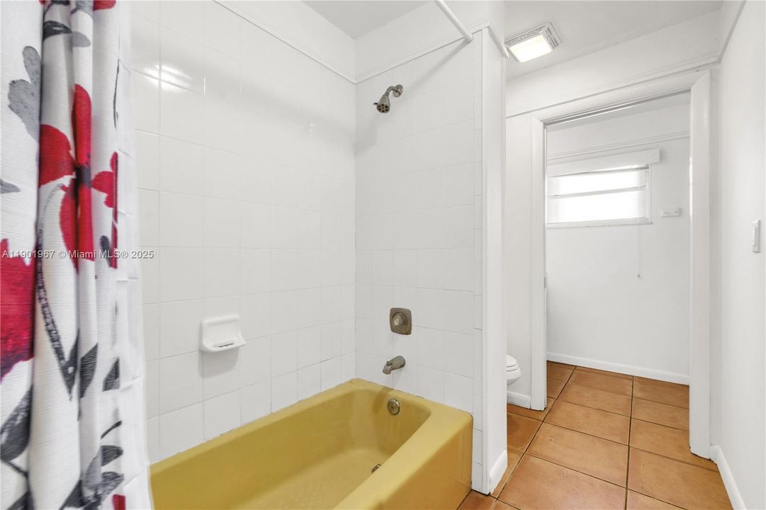 Recently Sold: $325,000 (2 beds, 2 baths, 1216 Square Feet)