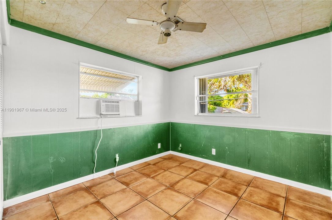 Recently Sold: $325,000 (2 beds, 2 baths, 1216 Square Feet)