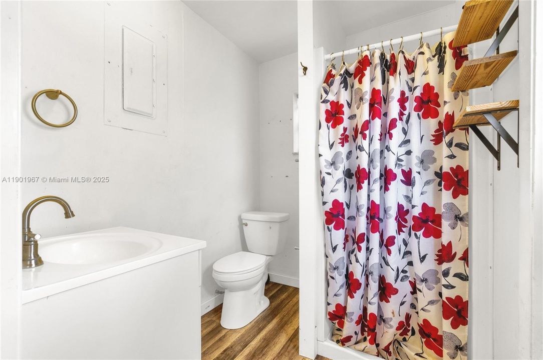 Recently Sold: $325,000 (2 beds, 2 baths, 1216 Square Feet)