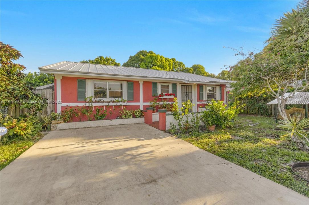 Recently Sold: $325,000 (2 beds, 2 baths, 1216 Square Feet)