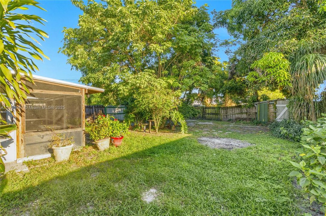 Recently Sold: $325,000 (2 beds, 2 baths, 1216 Square Feet)