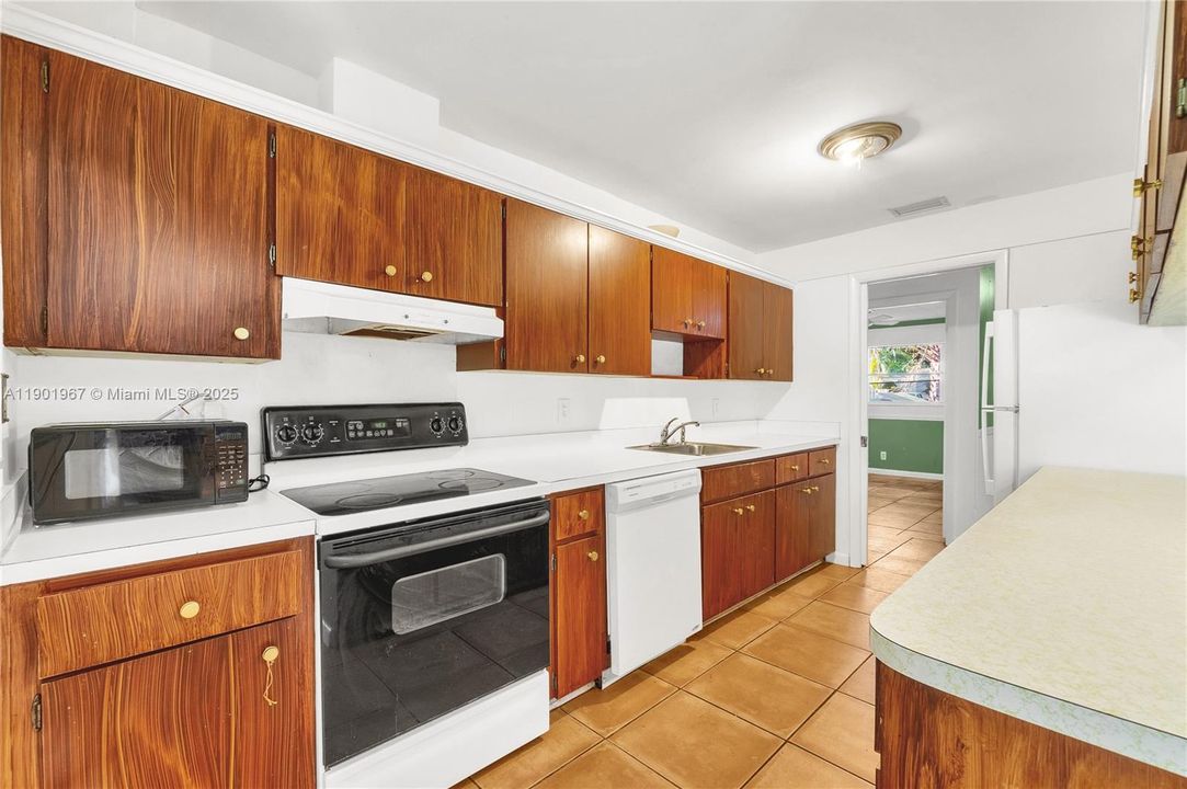 Recently Sold: $325,000 (2 beds, 2 baths, 1216 Square Feet)