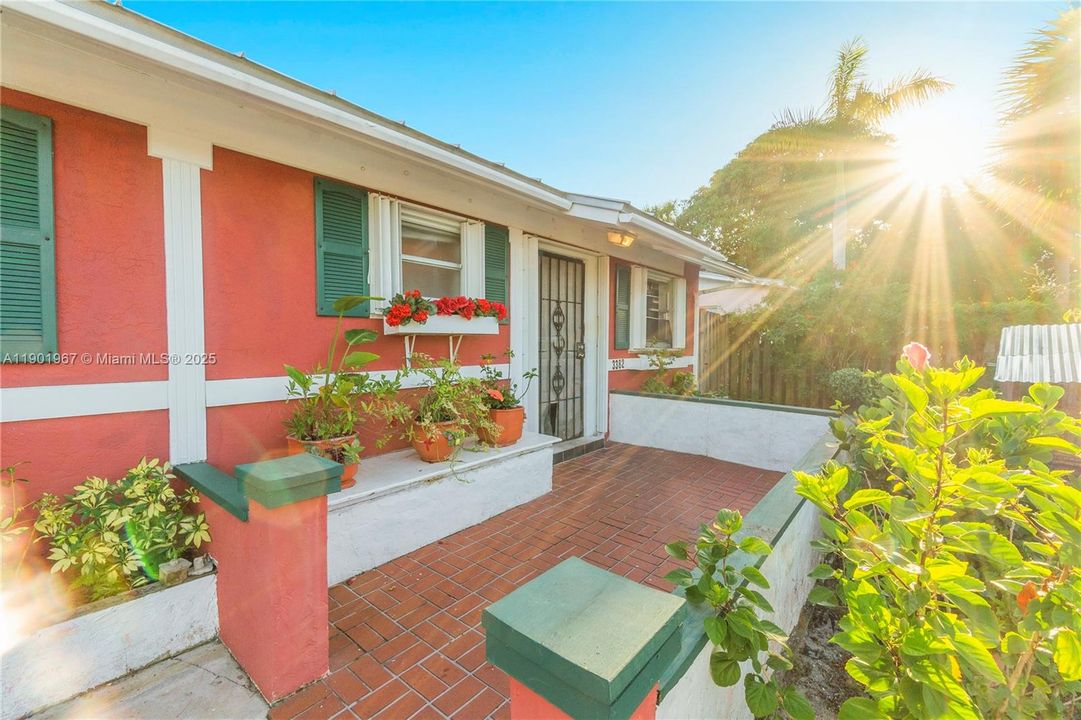 Recently Sold: $325,000 (2 beds, 2 baths, 1216 Square Feet)