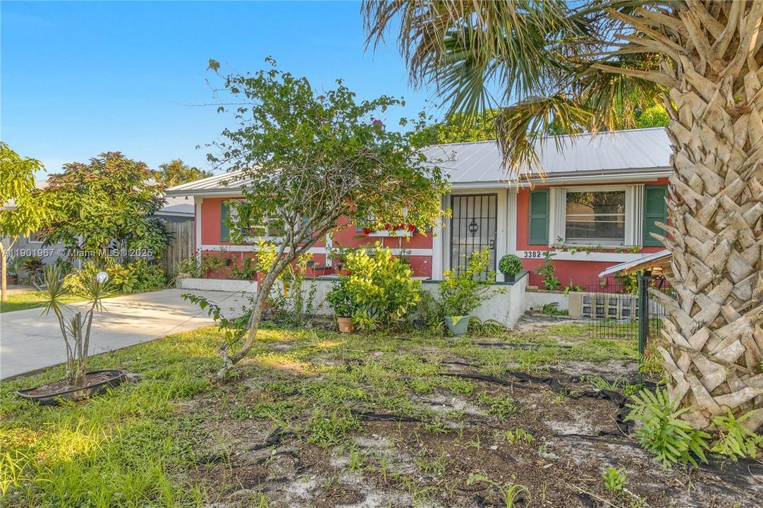 Recently Sold: $325,000 (2 beds, 2 baths, 1216 Square Feet)