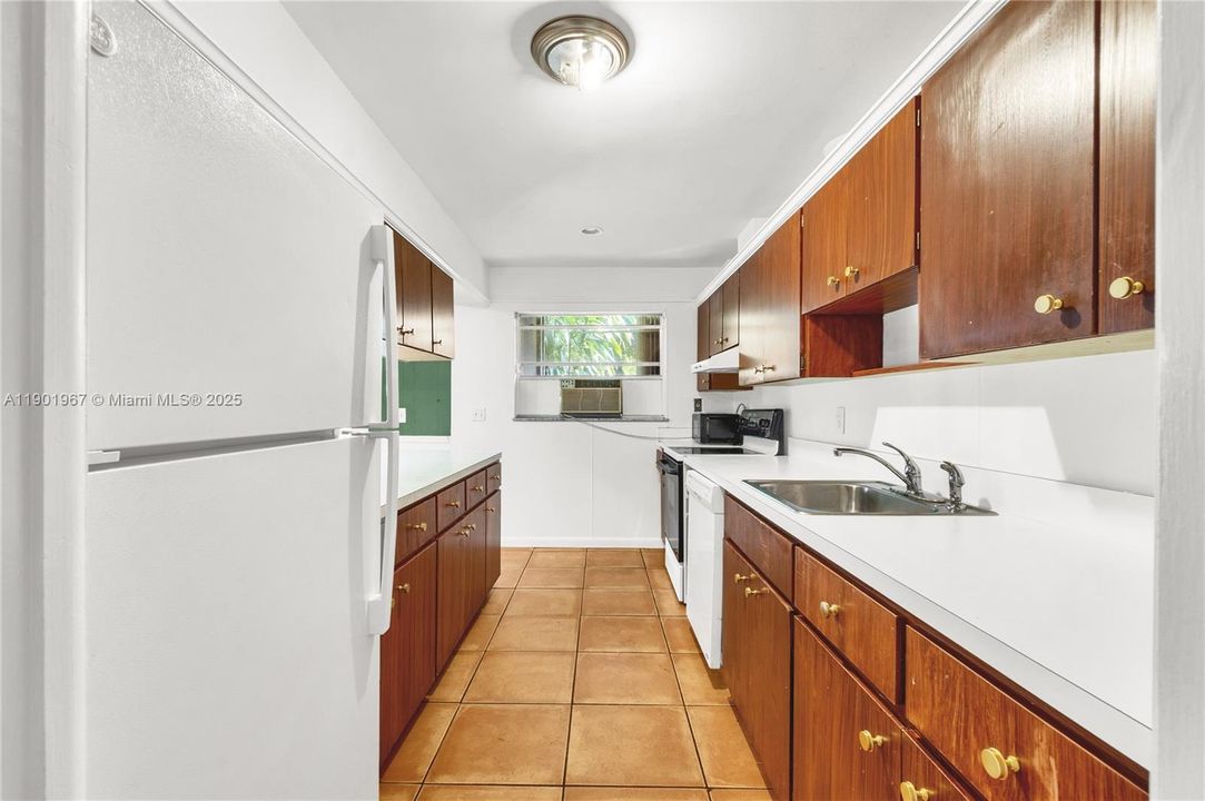 Recently Sold: $325,000 (2 beds, 2 baths, 1216 Square Feet)