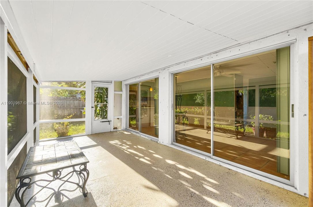 Recently Sold: $325,000 (2 beds, 2 baths, 1216 Square Feet)