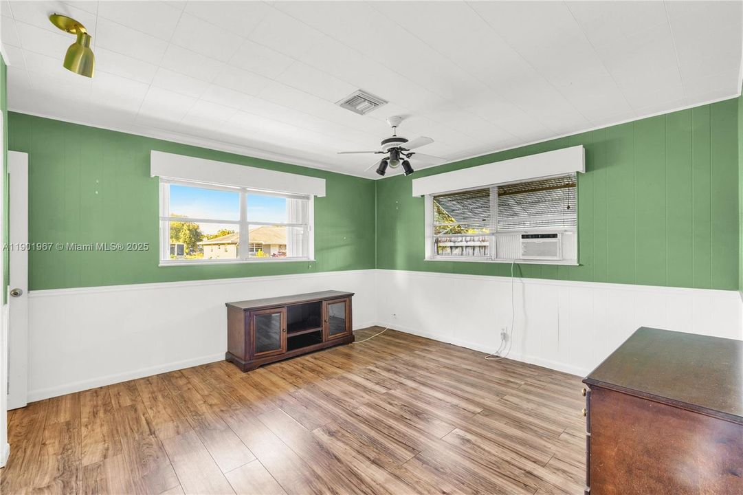 Recently Sold: $325,000 (2 beds, 2 baths, 1216 Square Feet)