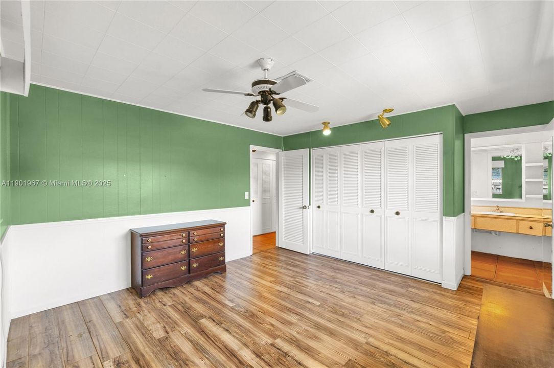 Recently Sold: $325,000 (2 beds, 2 baths, 1216 Square Feet)