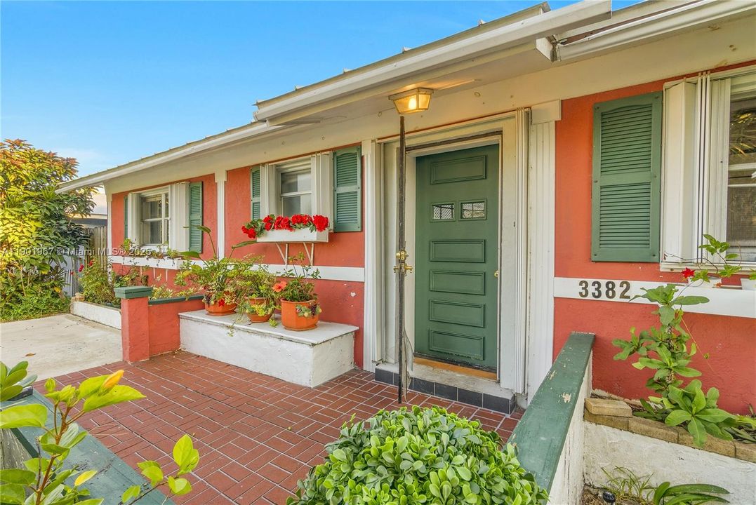 Recently Sold: $325,000 (2 beds, 2 baths, 1216 Square Feet)