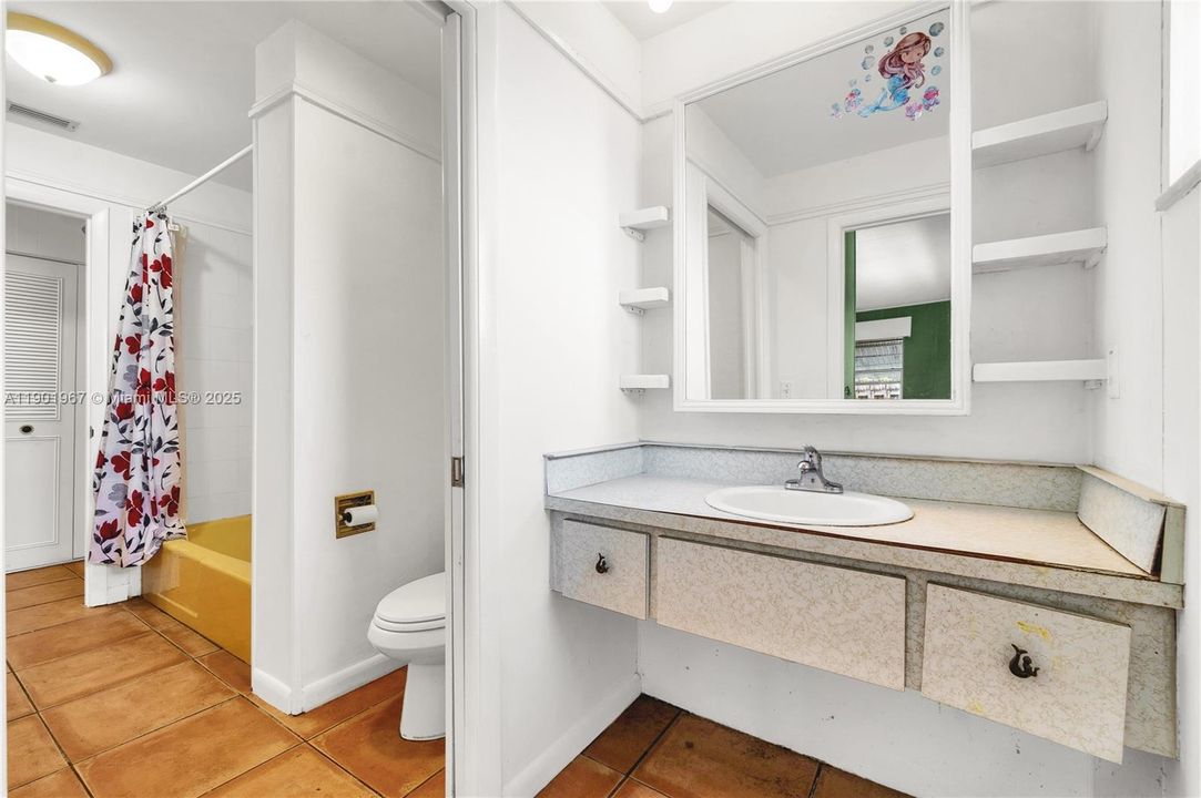 Recently Sold: $325,000 (2 beds, 2 baths, 1216 Square Feet)