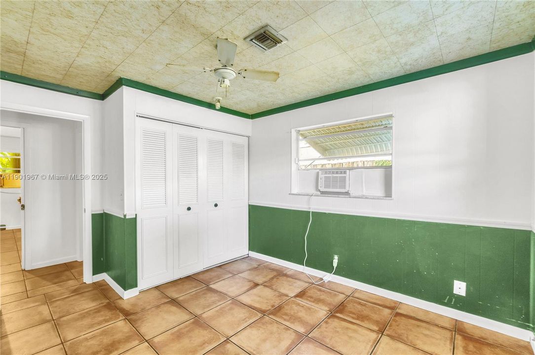 Recently Sold: $325,000 (2 beds, 2 baths, 1216 Square Feet)