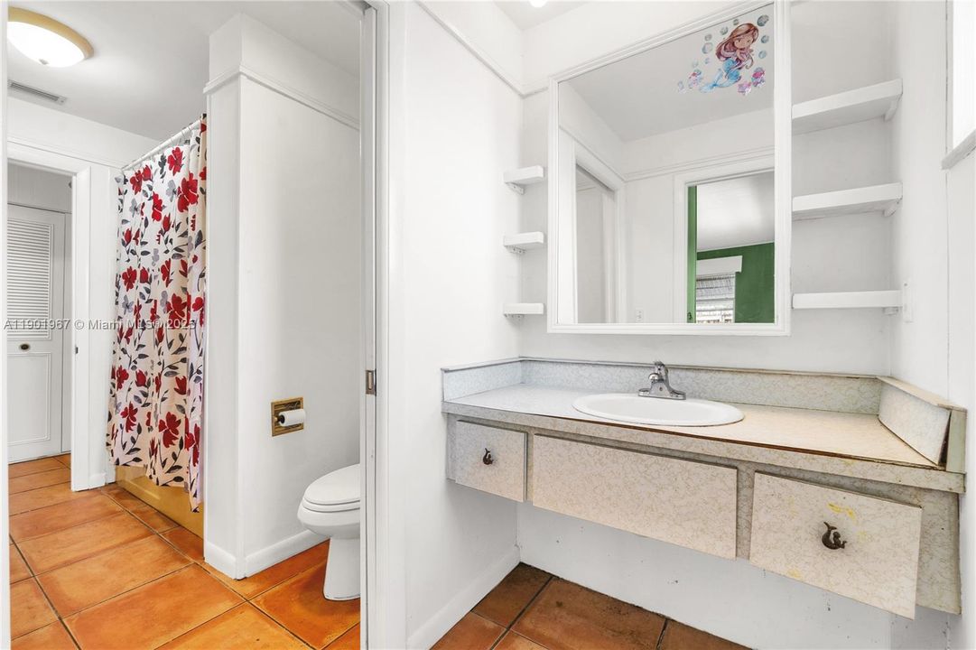 Recently Sold: $325,000 (2 beds, 2 baths, 1216 Square Feet)