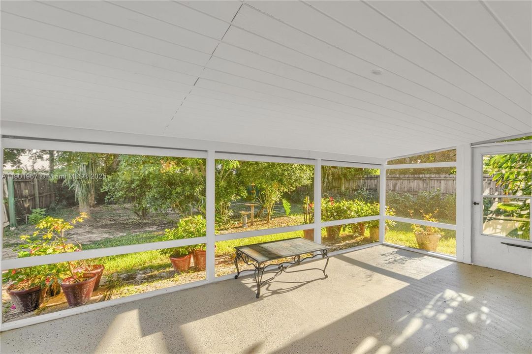 Recently Sold: $325,000 (2 beds, 2 baths, 1216 Square Feet)