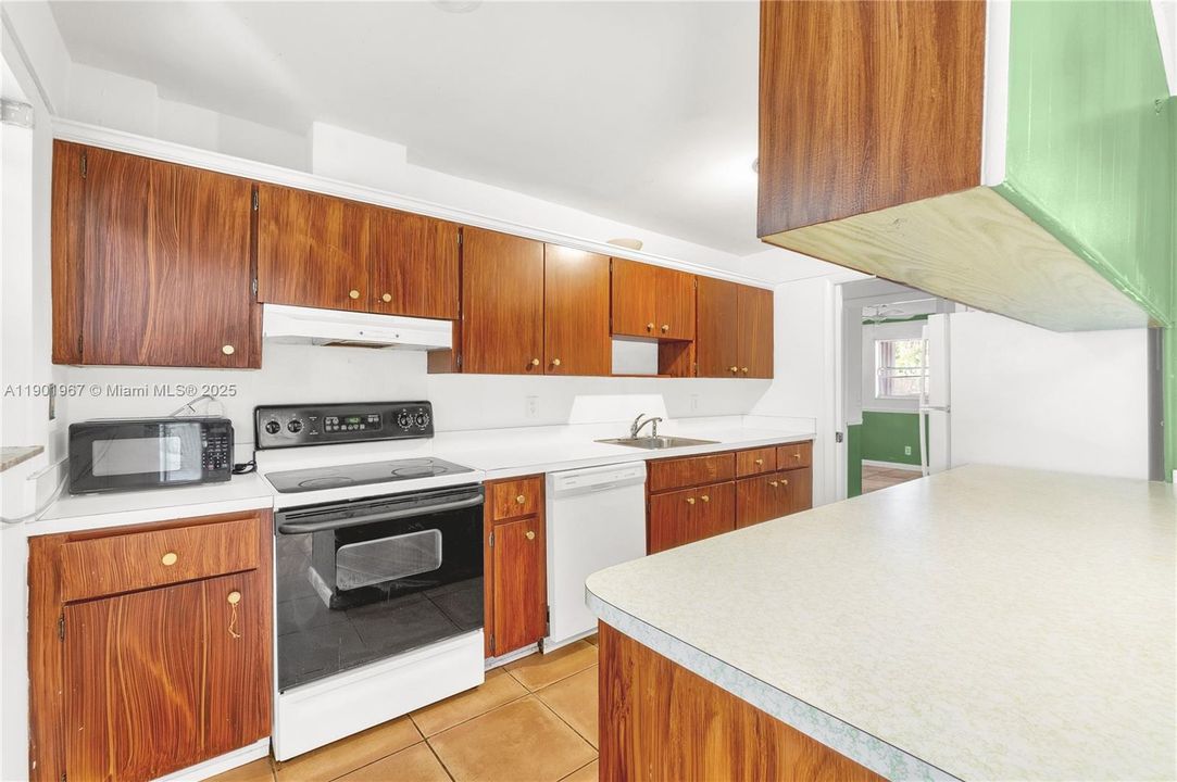 Recently Sold: $325,000 (2 beds, 2 baths, 1216 Square Feet)