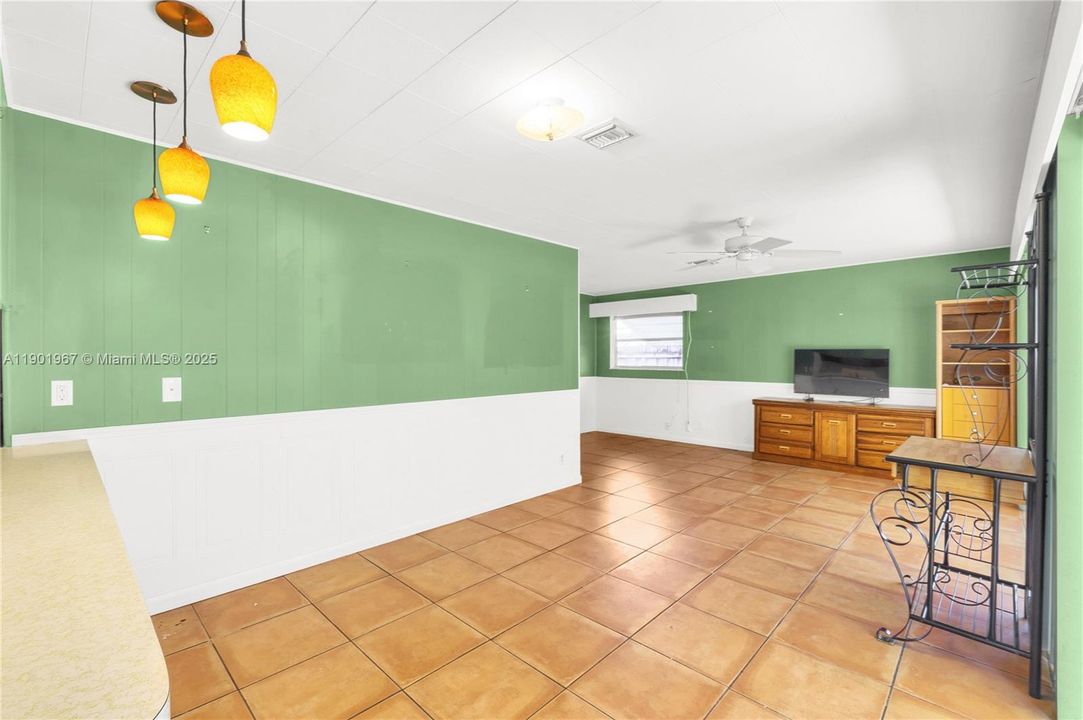 Recently Sold: $325,000 (2 beds, 2 baths, 1216 Square Feet)