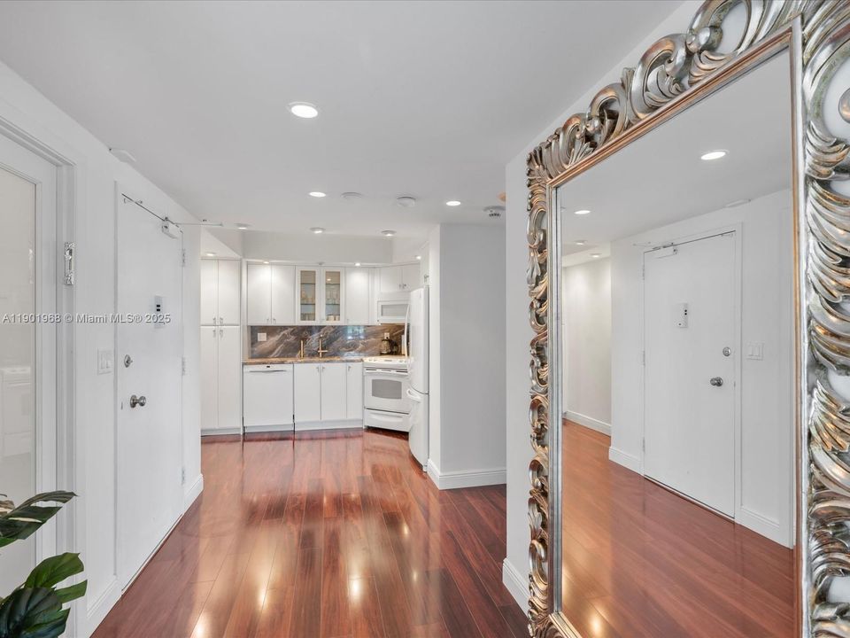 На продажу: $860,000 (2 спален, 2 ванн, 1295 Квадратных фут)