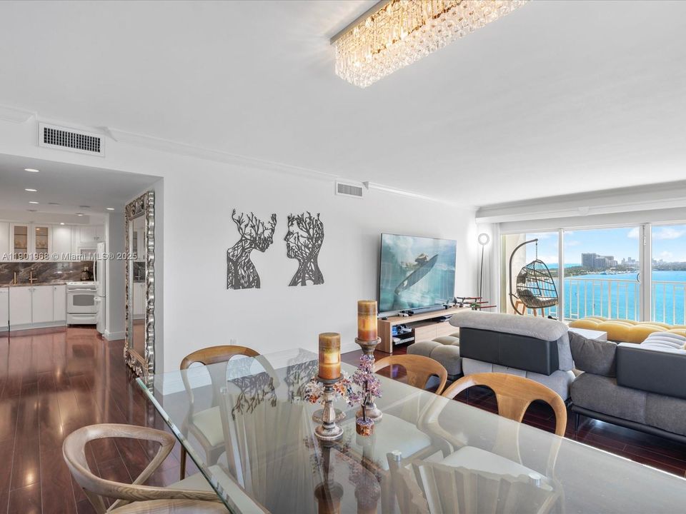 На продажу: $860,000 (2 спален, 2 ванн, 1295 Квадратных фут)