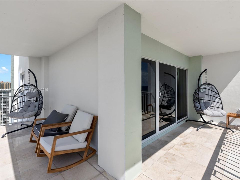 На продажу: $860,000 (2 спален, 2 ванн, 1295 Квадратных фут)