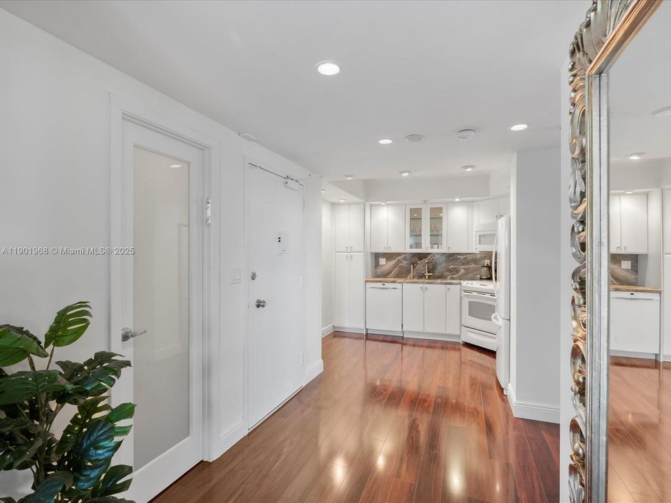 На продажу: $860,000 (2 спален, 2 ванн, 1295 Квадратных фут)