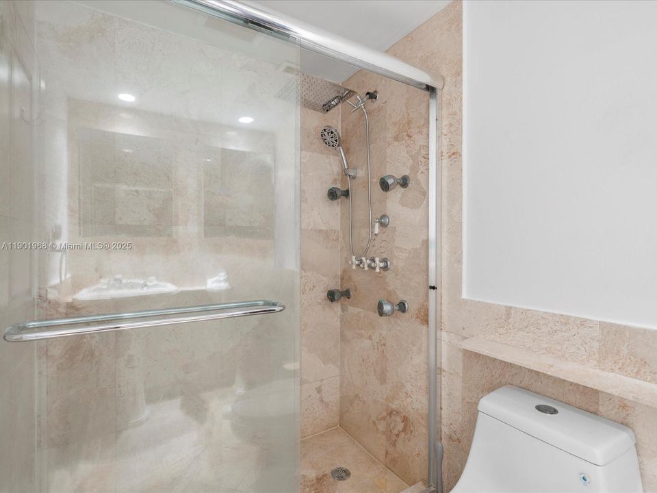 На продажу: $860,000 (2 спален, 2 ванн, 1295 Квадратных фут)