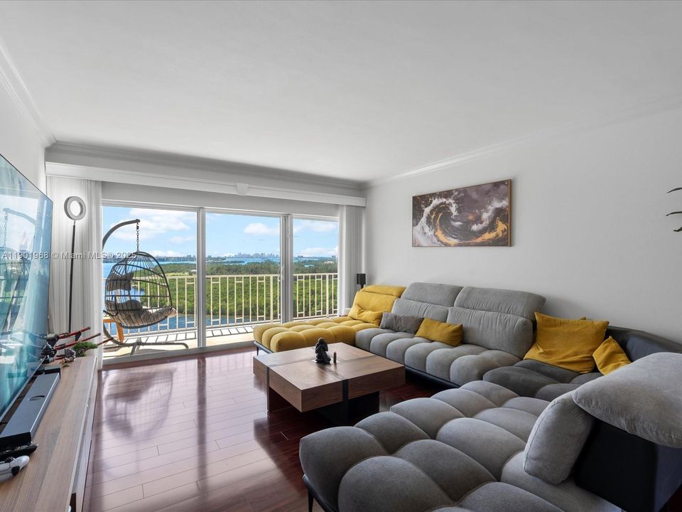 На продажу: $860,000 (2 спален, 2 ванн, 1295 Квадратных фут)