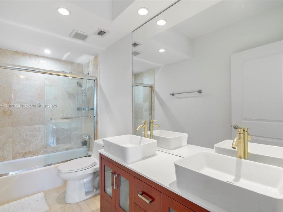 На продажу: $860,000 (2 спален, 2 ванн, 1295 Квадратных фут)