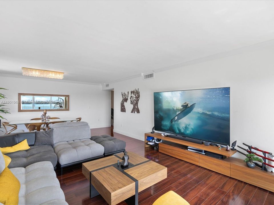 На продажу: $860,000 (2 спален, 2 ванн, 1295 Квадратных фут)