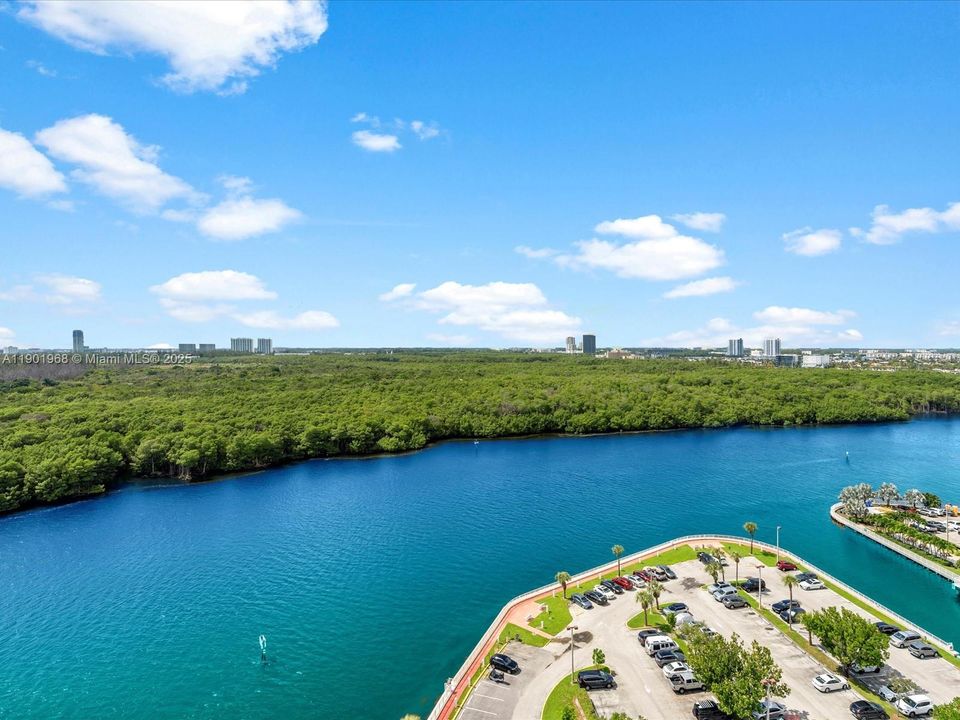 На продажу: $860,000 (2 спален, 2 ванн, 1295 Квадратных фут)