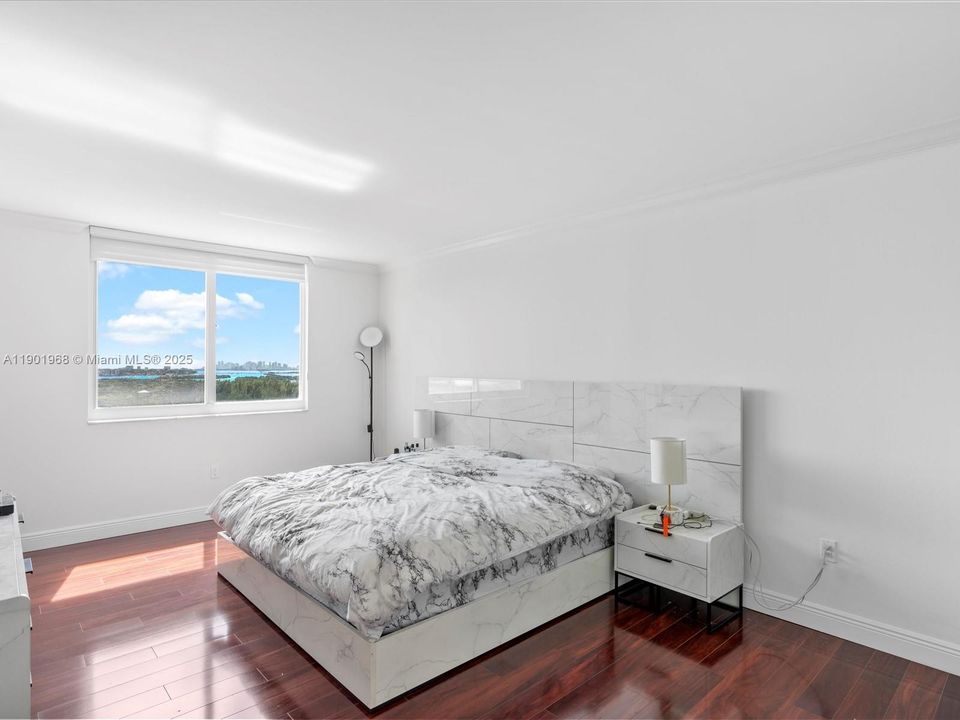 На продажу: $860,000 (2 спален, 2 ванн, 1295 Квадратных фут)