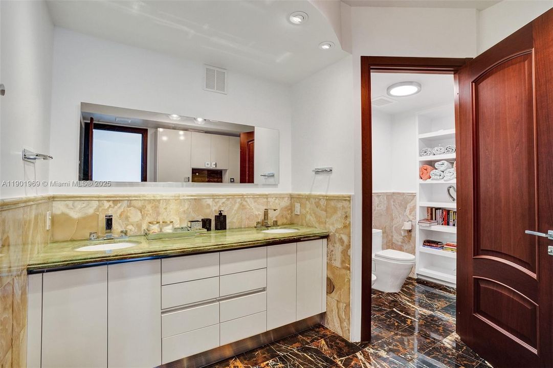 Recently Rented: $7,500 (2 beds, 2 baths, 1722 Square Feet)