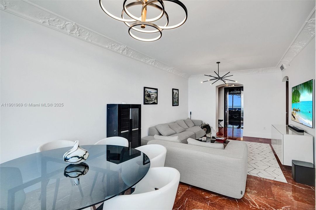 Recently Rented: $7,500 (2 beds, 2 baths, 1722 Square Feet)