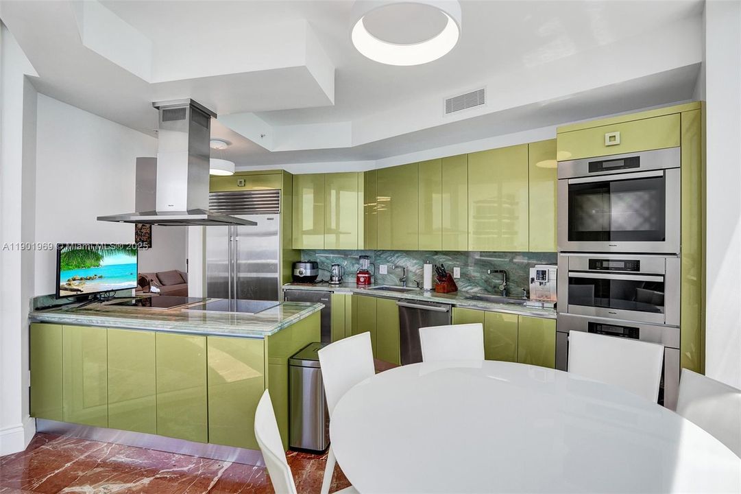 Recently Rented: $7,500 (2 beds, 2 baths, 1722 Square Feet)