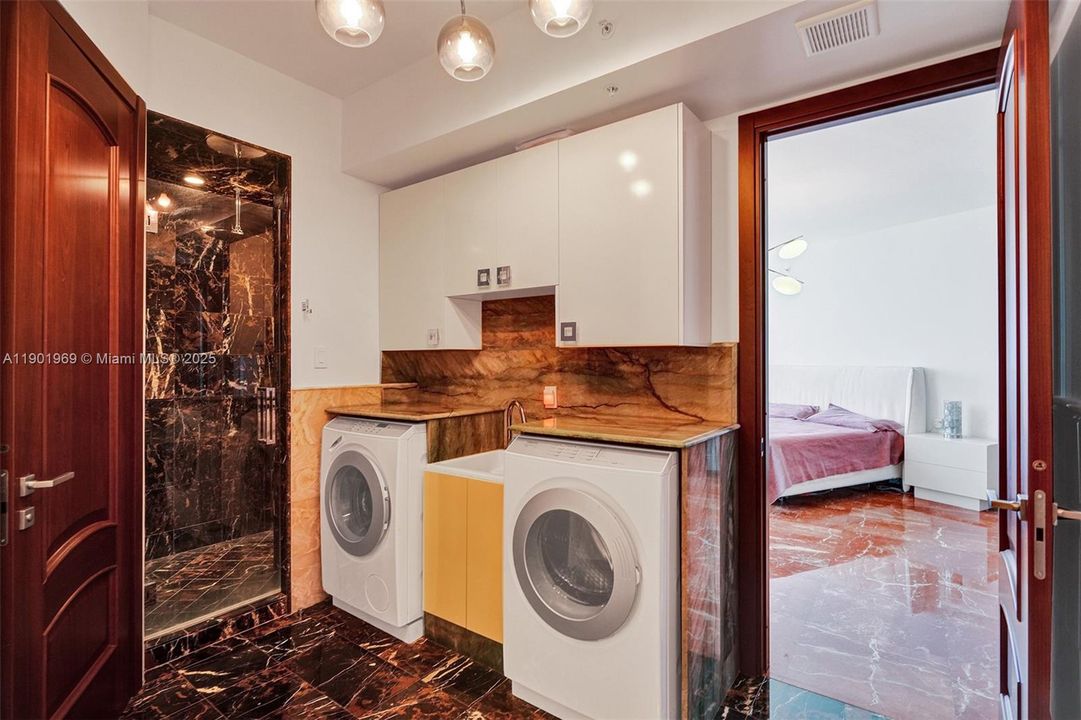 Recently Rented: $7,500 (2 beds, 2 baths, 1722 Square Feet)