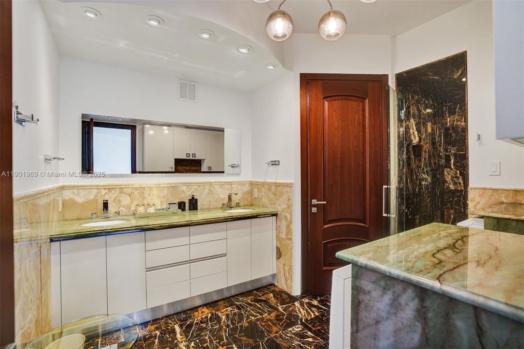 Recently Rented: $7,500 (2 beds, 2 baths, 1722 Square Feet)