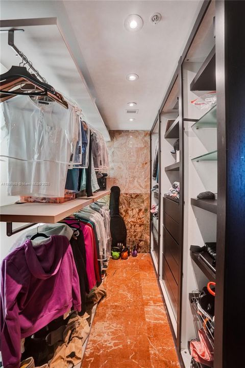 Recently Rented: $7,500 (2 beds, 2 baths, 1722 Square Feet)