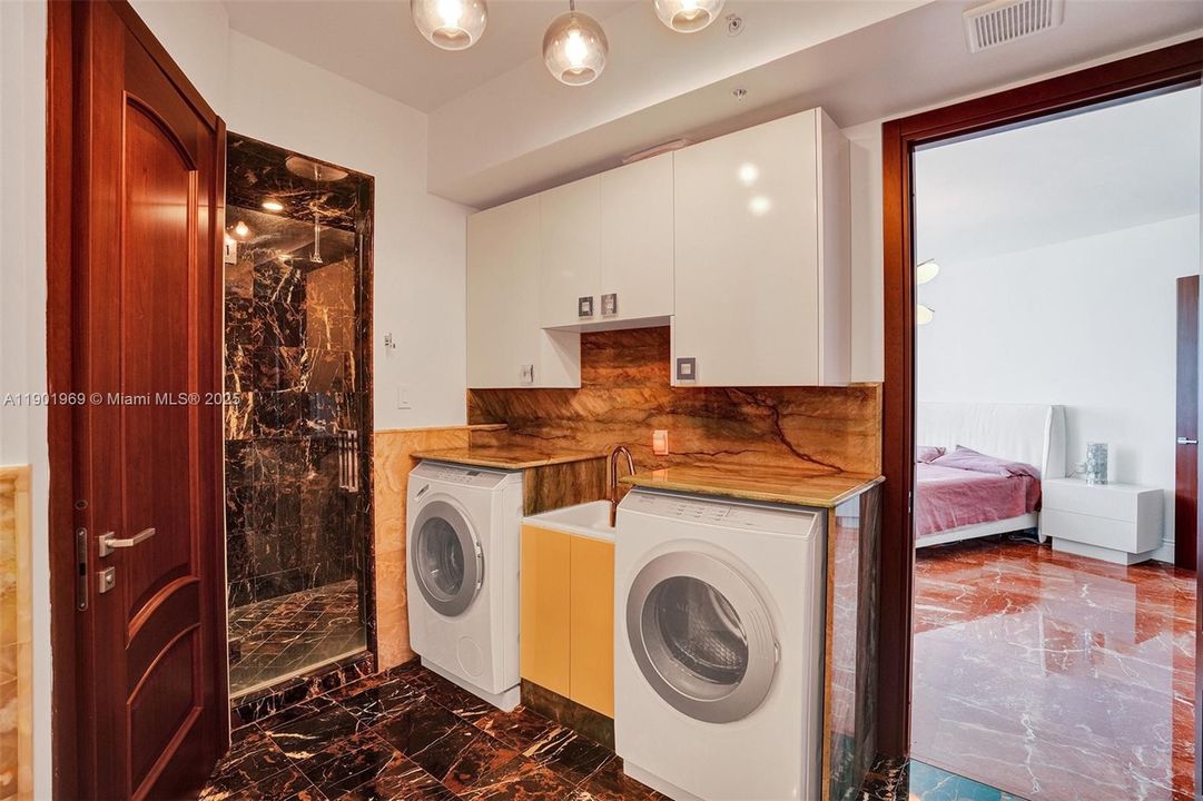 Recently Rented: $7,500 (2 beds, 2 baths, 1722 Square Feet)