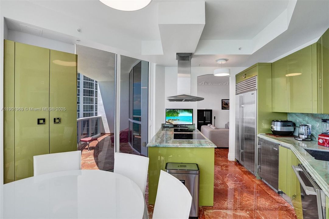 Recently Rented: $7,500 (2 beds, 2 baths, 1722 Square Feet)