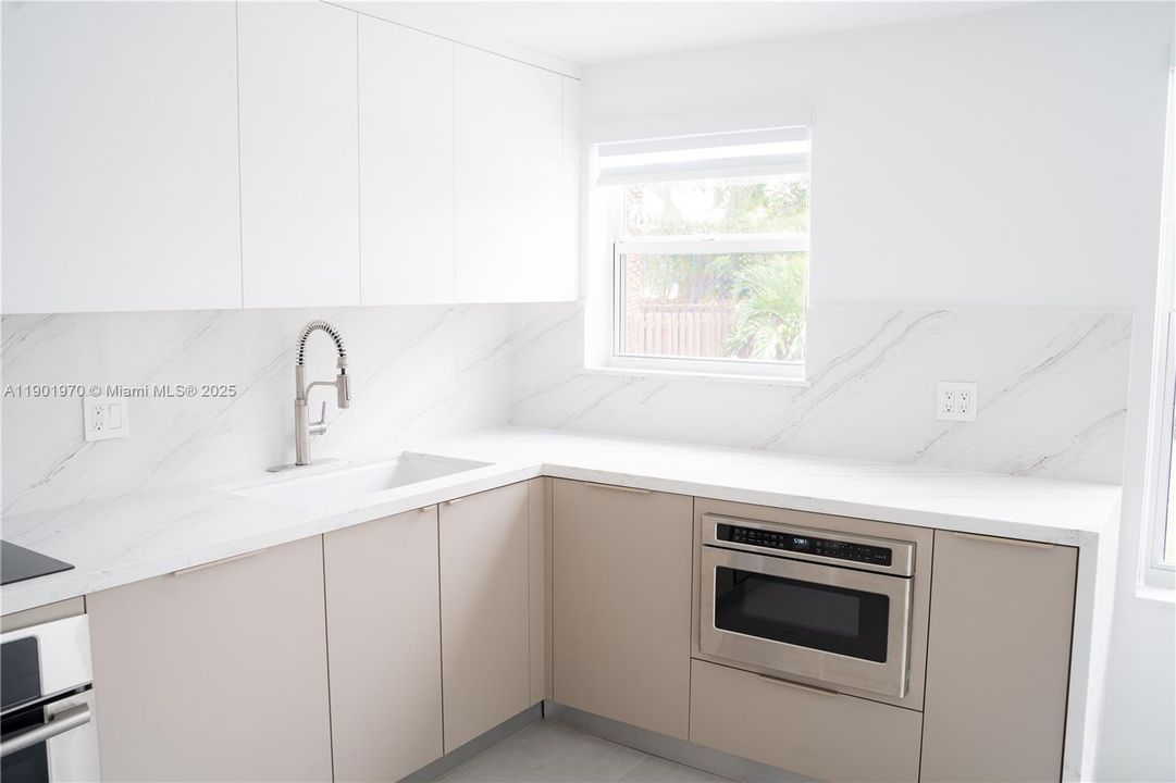 Recently Rented: $7,000 (4 beds, 3 baths, 2401 Square Feet)