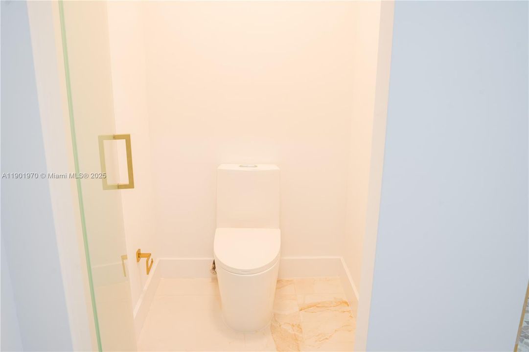 Recently Rented: $7,000 (4 beds, 3 baths, 2401 Square Feet)