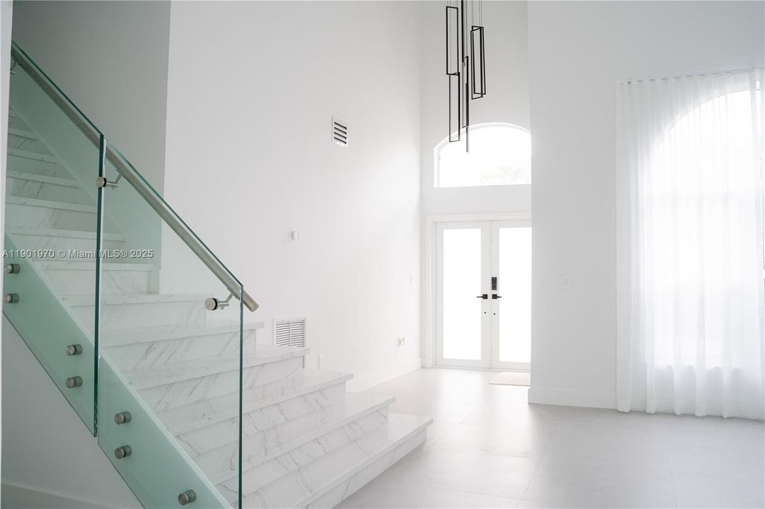 Recently Rented: $7,000 (4 beds, 3 baths, 2401 Square Feet)