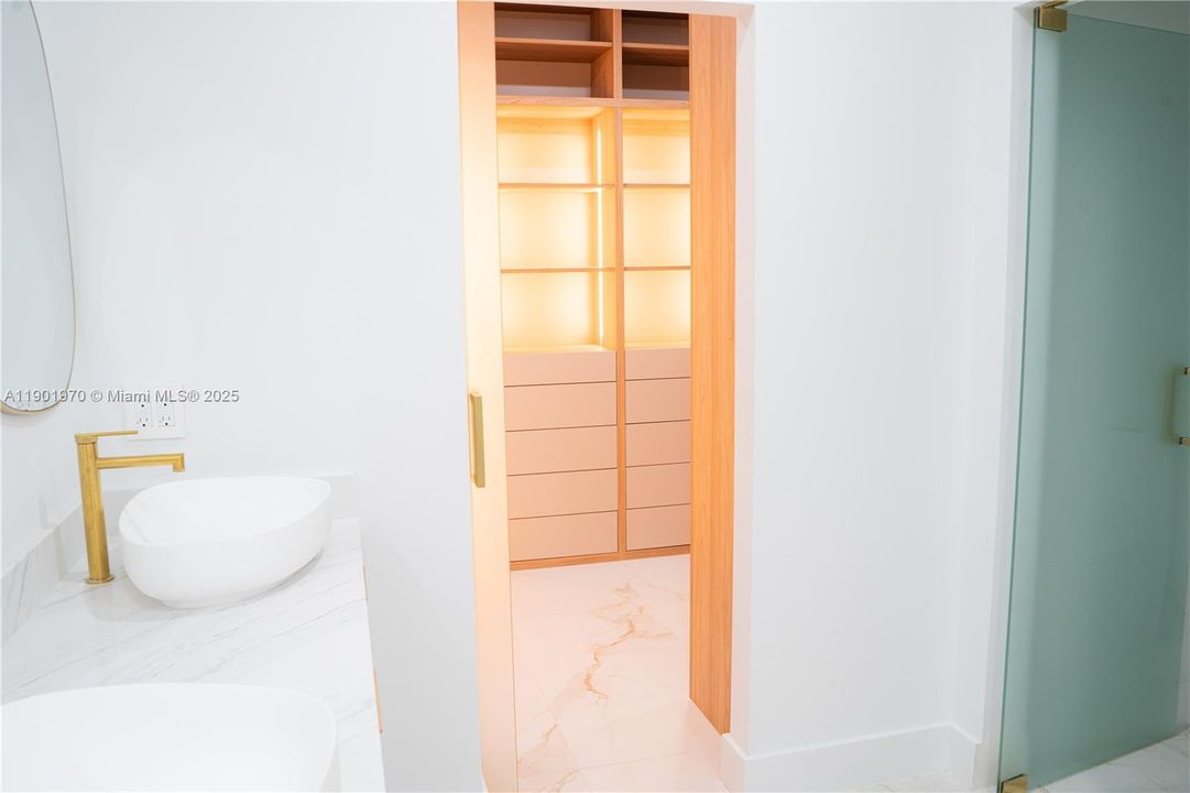 Recently Rented: $7,000 (4 beds, 3 baths, 2401 Square Feet)