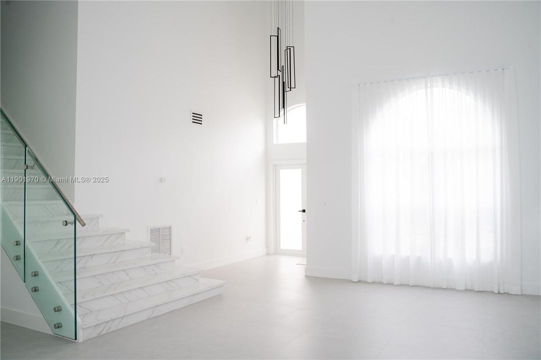 Recently Rented: $7,000 (4 beds, 3 baths, 2401 Square Feet)