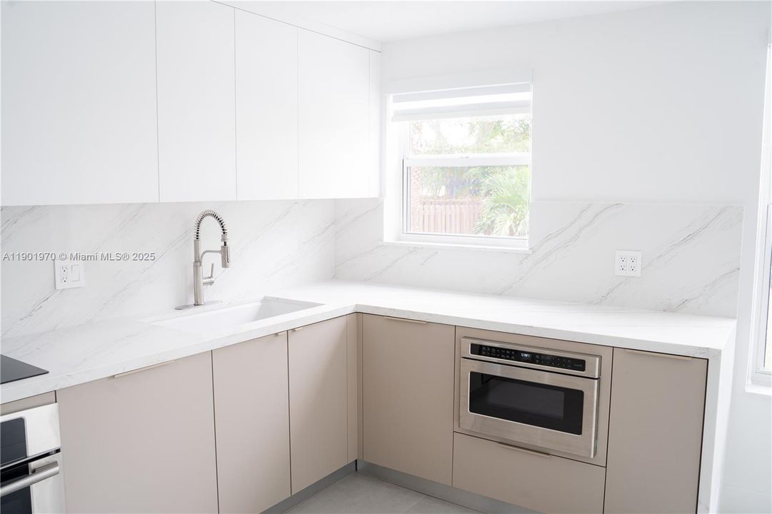 Recently Rented: $7,000 (4 beds, 3 baths, 2401 Square Feet)