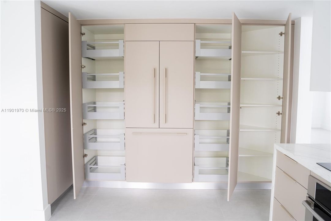 Recently Rented: $7,000 (4 beds, 3 baths, 2401 Square Feet)