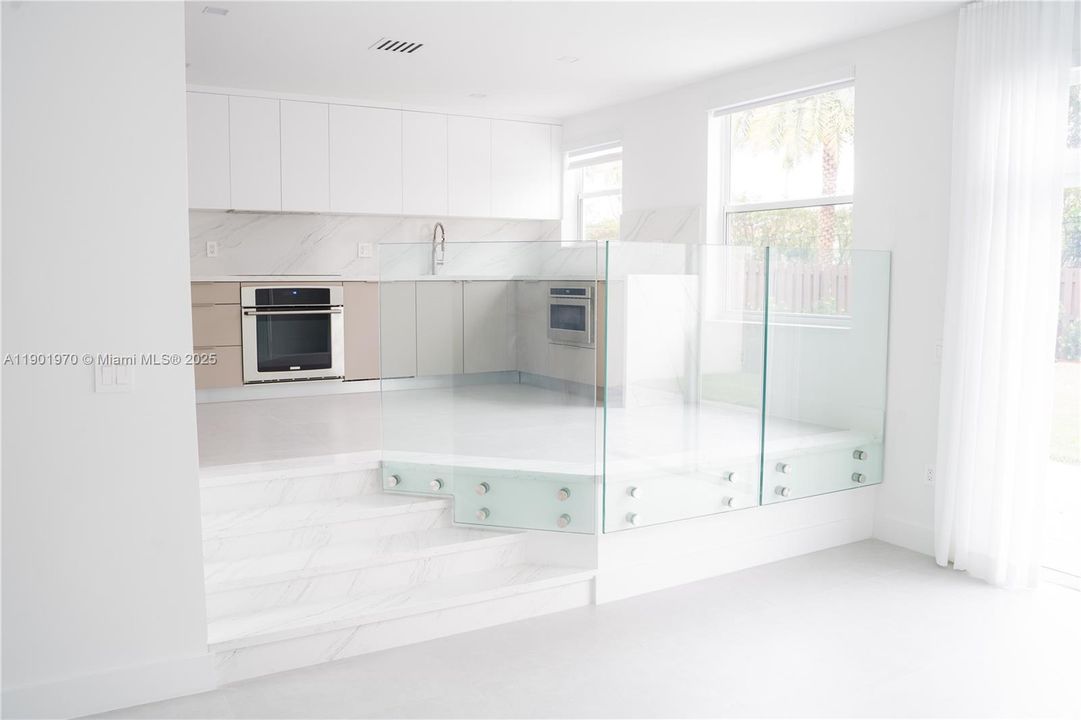 Recently Rented: $7,000 (4 beds, 3 baths, 2401 Square Feet)