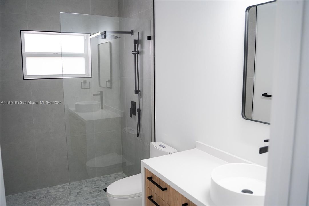 Recently Rented: $7,000 (4 beds, 3 baths, 2401 Square Feet)