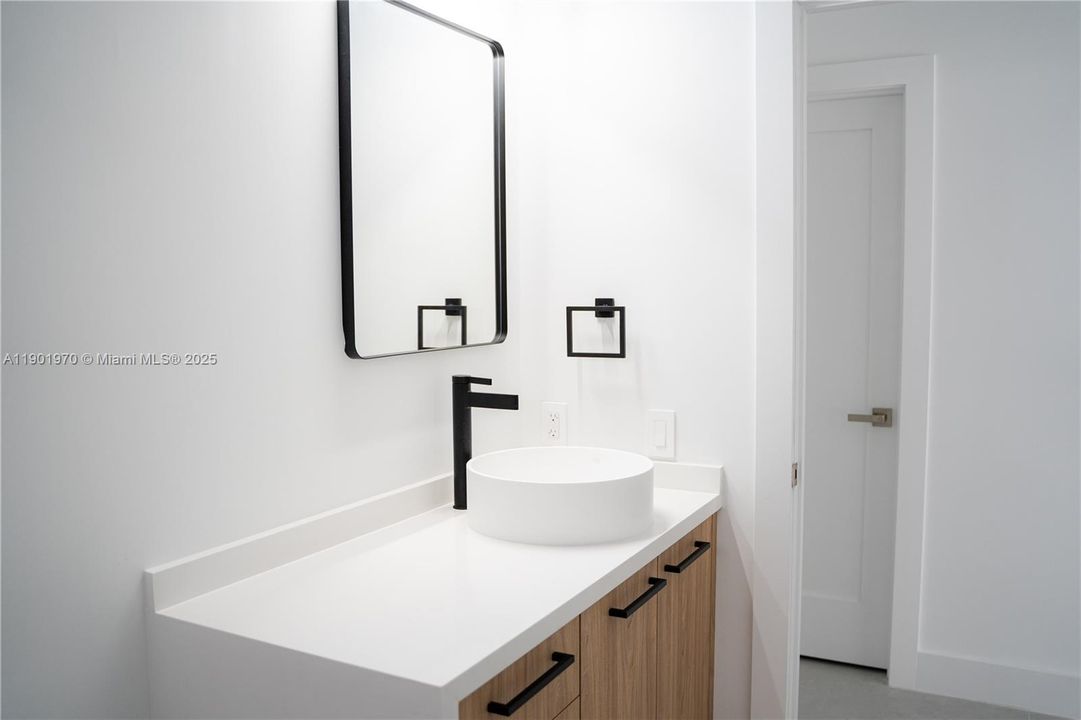 Recently Rented: $7,000 (4 beds, 3 baths, 2401 Square Feet)